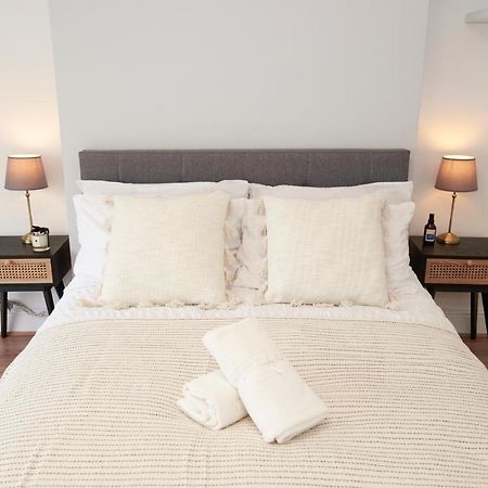 Excellent, Three Bedroom North London Apartment With Free Parking Kültér fotó